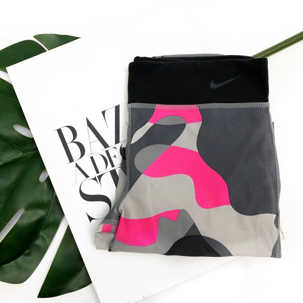 Nike pink camo print legging in pink and gray - Picture 4 of 7